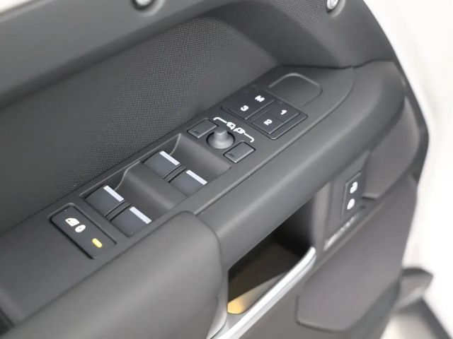 Land Rover Defender 110 Dynamic SE