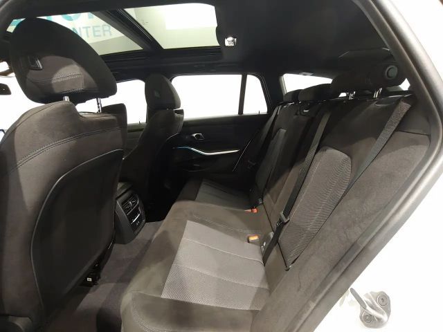 BMW 330 330e M-Sport xDrive