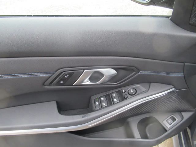 BMW 330 330i M-Sport xDrive