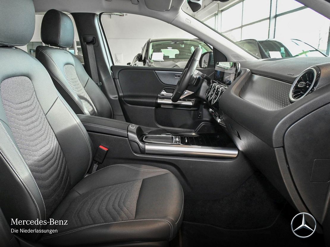 Mercedes-Benz B 220 B 220 d Sedan