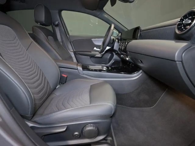 Mercedes-Benz A 200 A 200 d Progressive