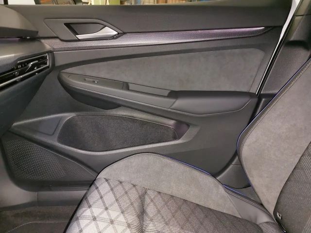 Volkswagen Golf 1.5 eTSI DSG R-Line