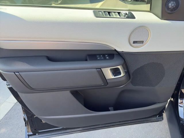 Land Rover Discovery D250 Dynamic HSE