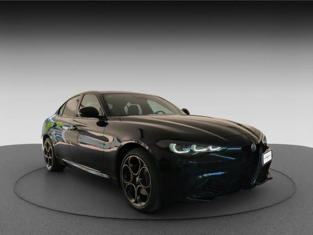 Alfa Romeo Giulia AT8 Q4