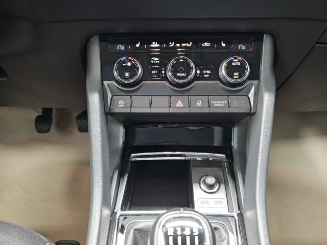 Skoda Karoq Climatronic,Alu,AHK ankl.,Sitzhzg,LED-Sch