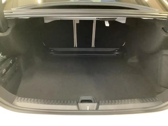 Mercedes-Benz E 200 AMG Line Sedan