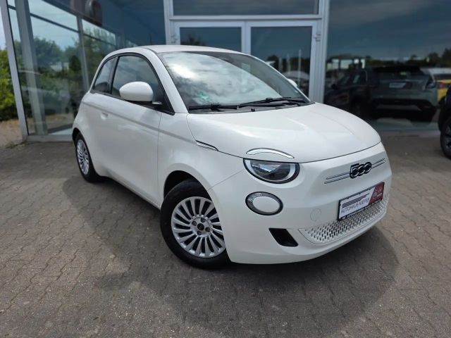 Fiat 500e Action