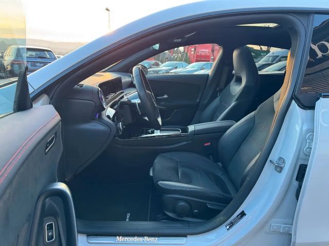 Mercedes-Benz CLA 200 AMG Line