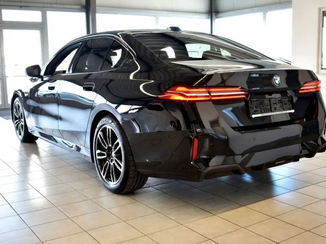 BMW 520 520d M-Sport Sedan