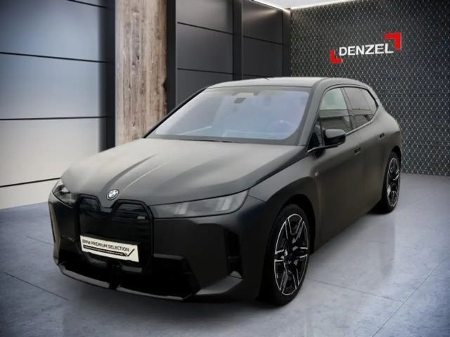 BMW iX M70 xDrive