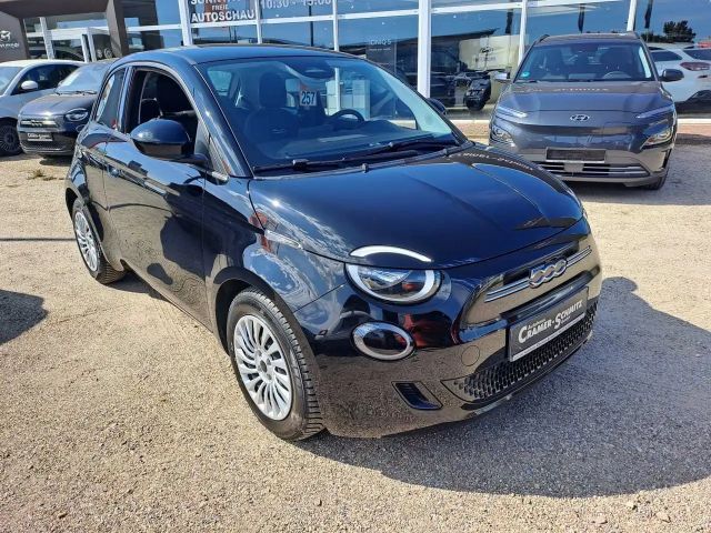 Fiat 500e Action