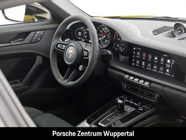 Porsche 992 4 Coupé GTS Targa