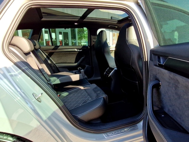 Skoda Superb 2.0 TDI Combi Sportline