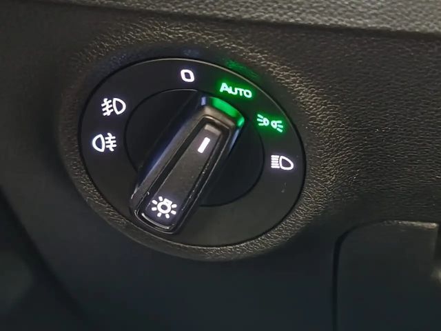 Skoda Karoq 2,0 TDI DSG, Standheizung, LED, NAVI,