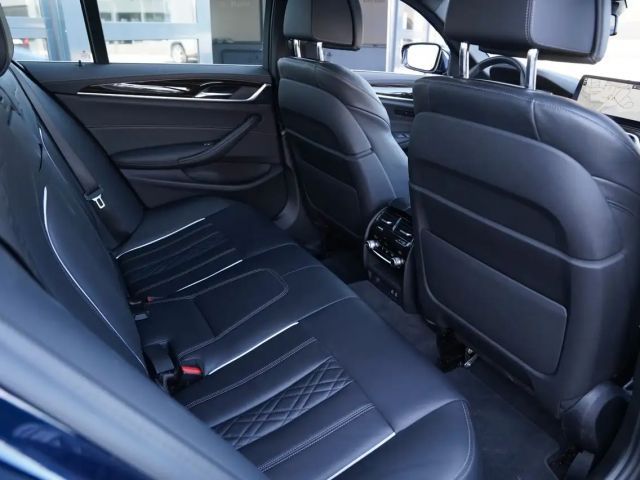 BMW 540 540i Luxury Line Sedan xDrive