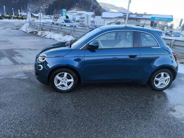 Fiat 500e La Prima