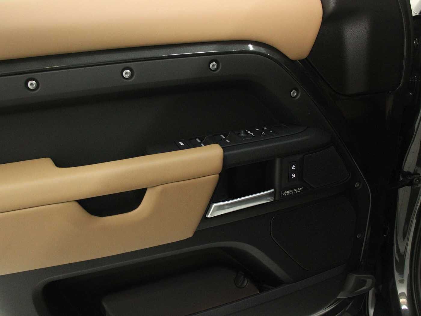 Land Rover Defender 110