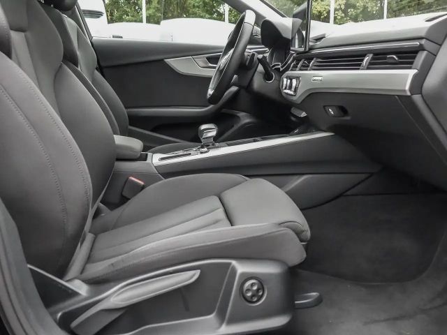 Audi A4 40 TFSI Quattro Sedan