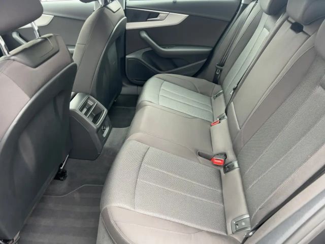 Audi A4 35 TFSI Avant Sedan