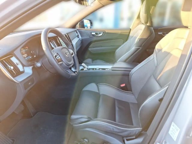 Volvo XC60 AWD Dark Plus