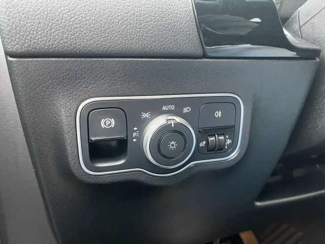 Mercedes-Benz B 180 Progressive Sedan