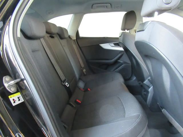 Audi A4 35 TFSI Avant S-Tronic