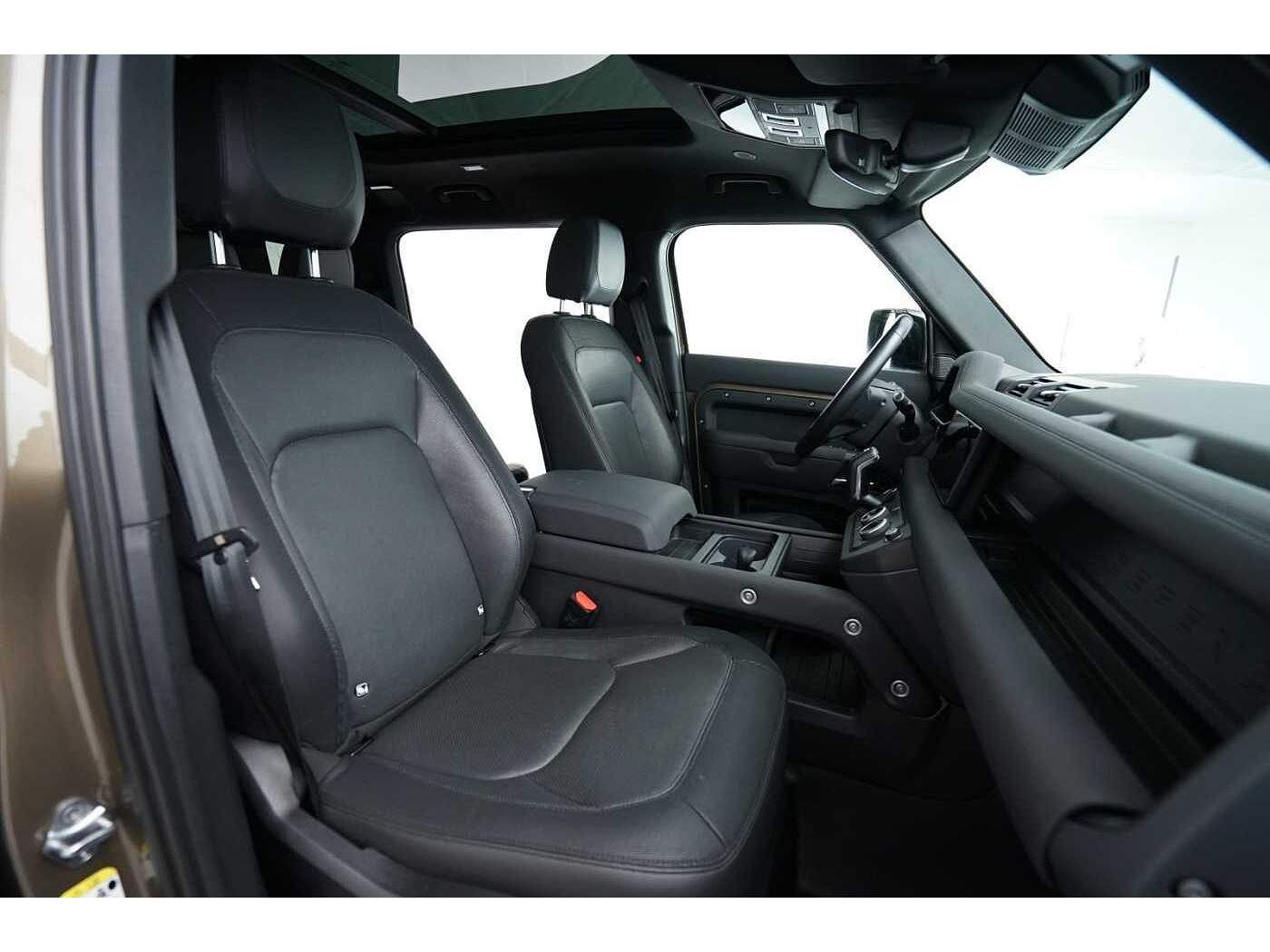 Land Rover Defender 110 Dynamic SE