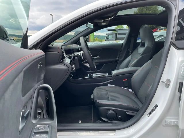 Mercedes-Benz CLA 200 AMG Line Coupé