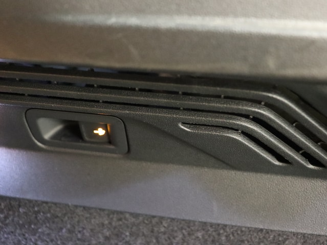 Volkswagen ID.4 CarPlay|AHK|ACC|LED|Navi|Akustikglas|LM