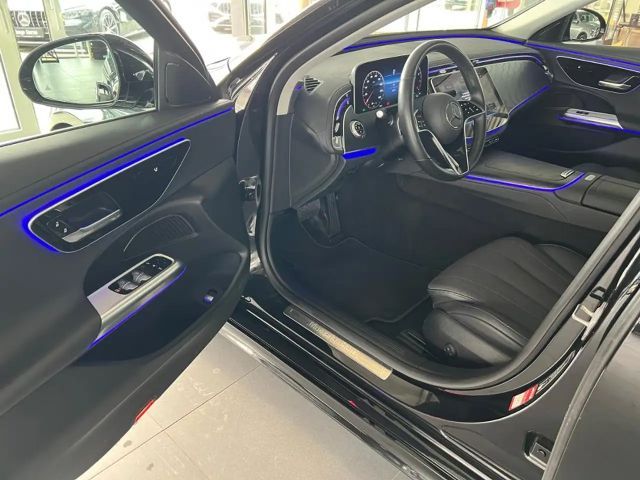 Mercedes-Benz E 200 AVANTGARDE Sedan