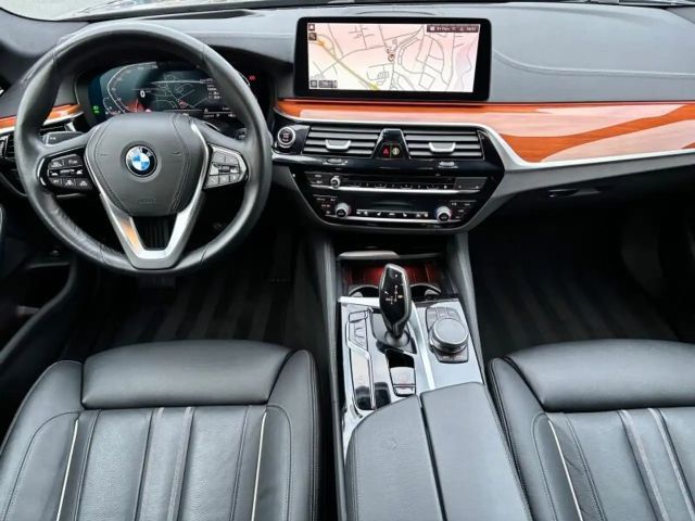 BMW 530 530i Luxury Line Touring xDrive