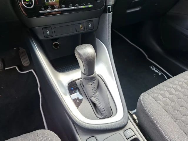 Toyota Yaris Hatchback Hybride Team D