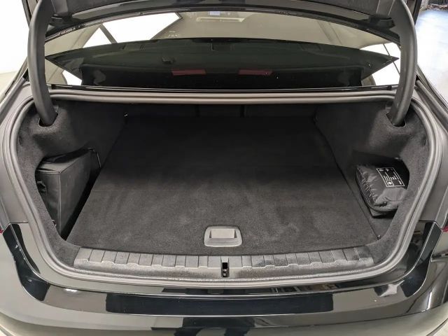 BMW 330 330e Sedan