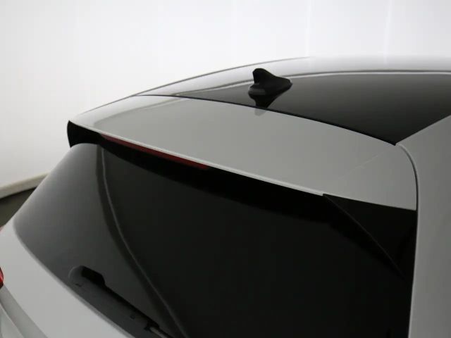 Volkswagen Golf 1.5 eTSI DSG Golf VIII R-Line