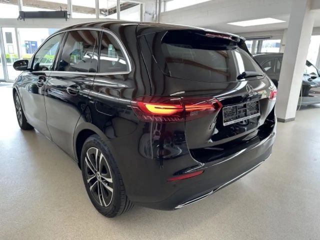 Mercedes-Benz B 180 Progressive Sedan