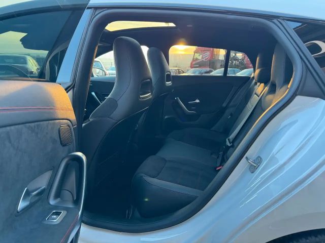 Mercedes-Benz CLA 200 AMG Line