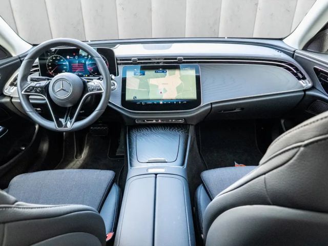 Mercedes-Benz E 200 AVANTGARDE Sedan