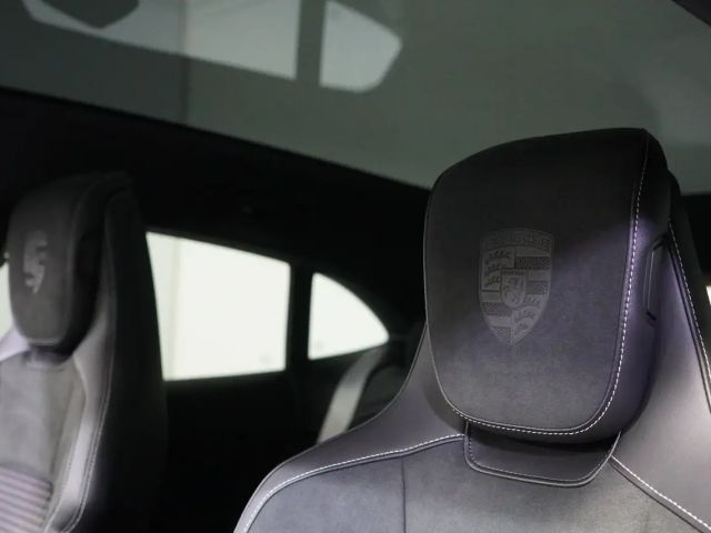 Porsche Taycan 4 Cross Turismo