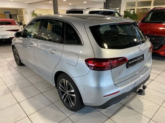 Mercedes-Benz B 180 Progressive Sedan