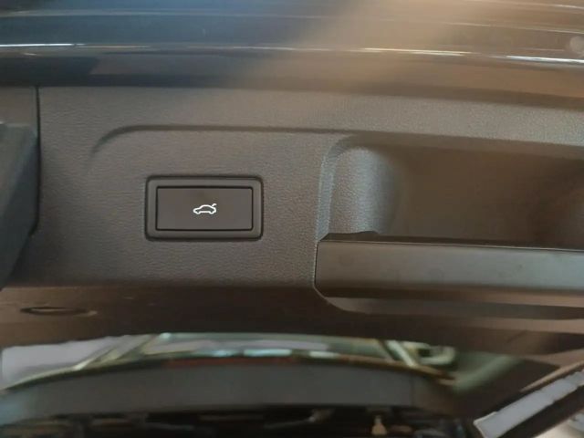 Volkswagen Touran 1.5 TSI DSG Pro R-Line