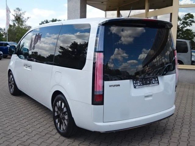 Hyundai Staria Signature