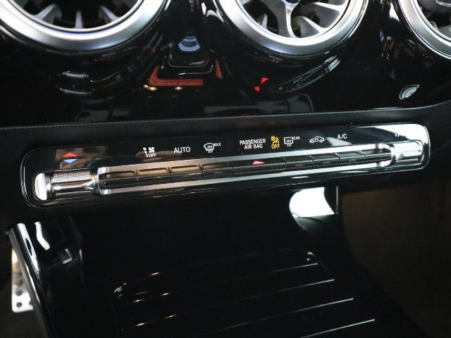 Mercedes-Benz A 220 A 220 d