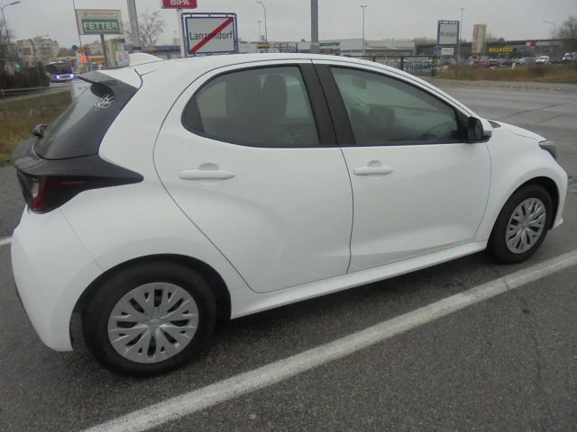 Toyota Yaris Active