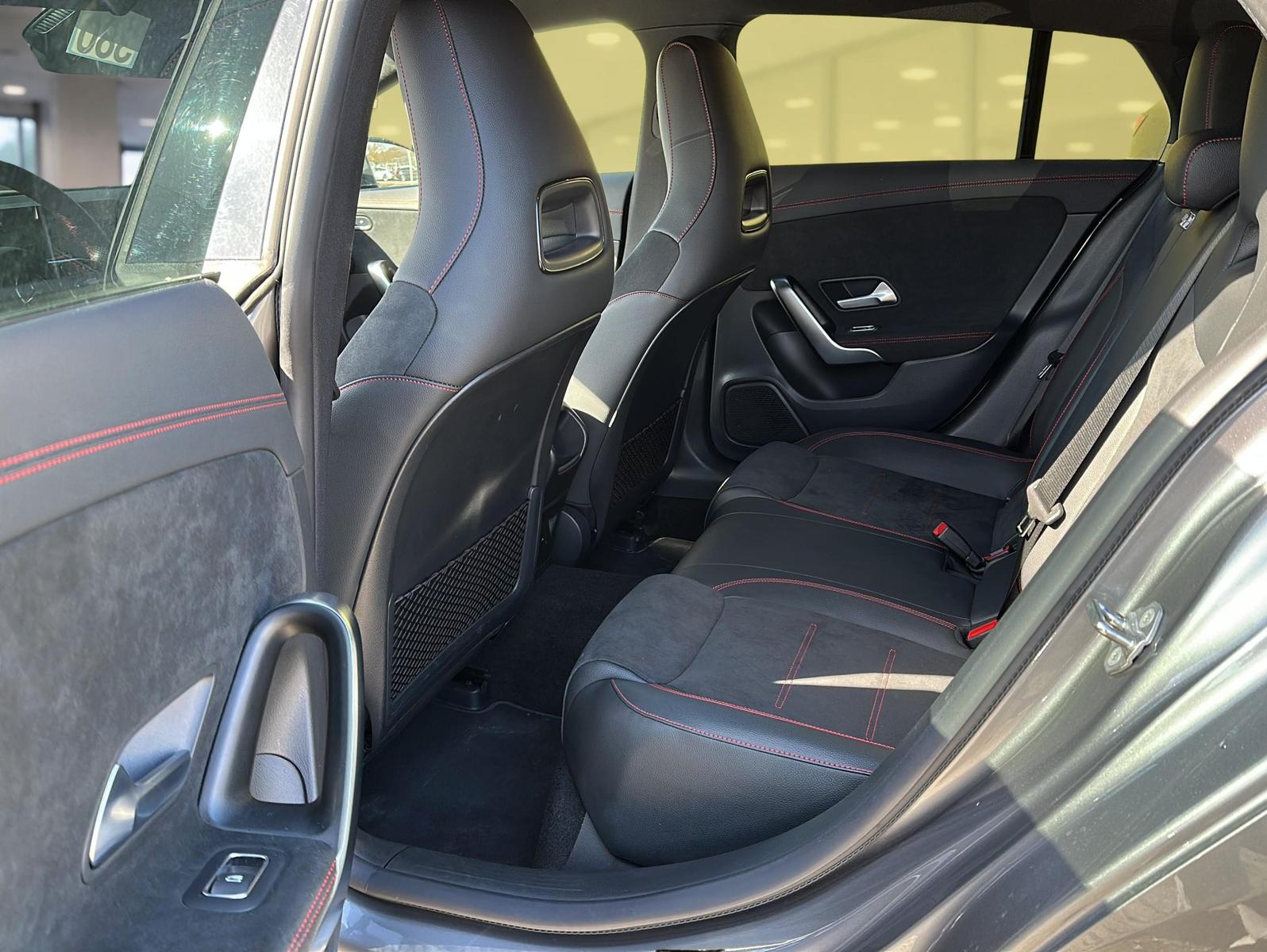 Mercedes-Benz CLA 200 AMG Line