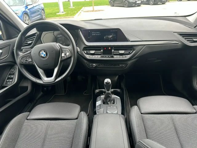 BMW 116 116i Sedan Sport Line