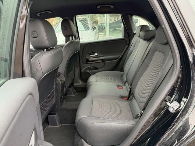 Mercedes-Benz B 180 EntryAdvance AHK Kamera WinterP+M&S16" LED