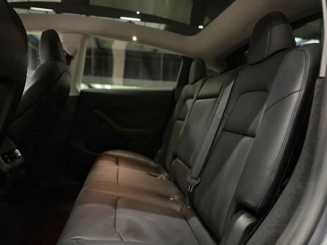 Tesla Model Y AWD Long Range