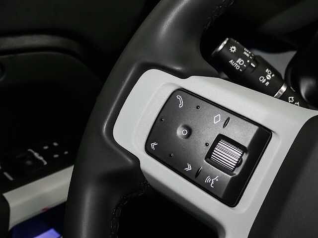 Land Rover Defender 90 Dynamic SE