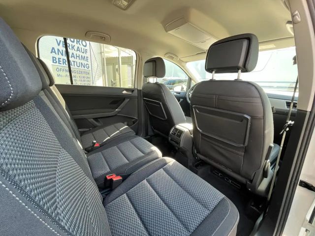 Volkswagen Touran 1.5 TSI DSG R-Line