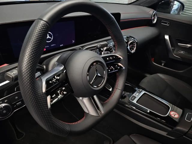 Mercedes-Benz CLA 200 AMG Line Coupé